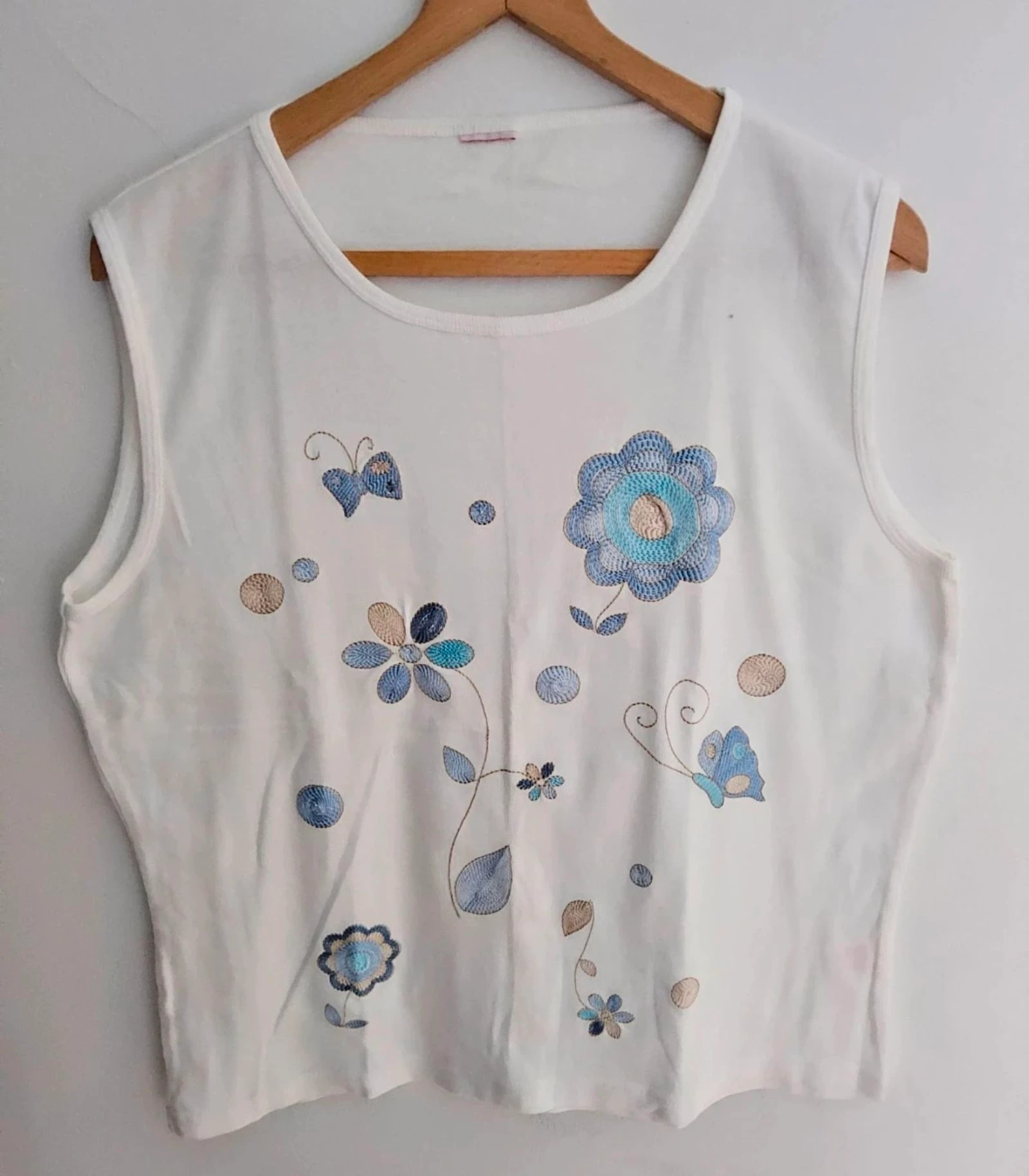 Débardeur blanc brodé fleurs et papillons – Taille 46
